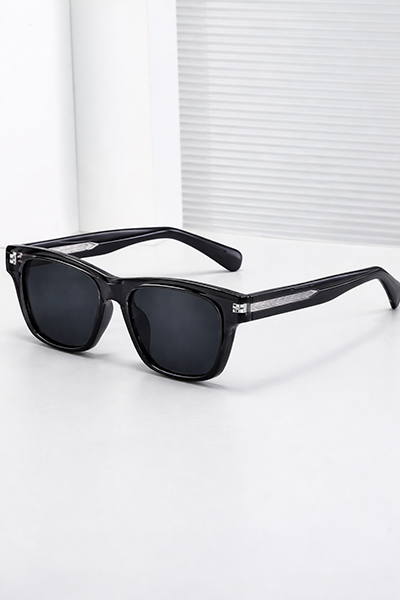 Trend-driven first copy sunglasses wholesale in Mumbai featuring modern square black frames with stylish detailing designed for fast-selling retail fashion across India